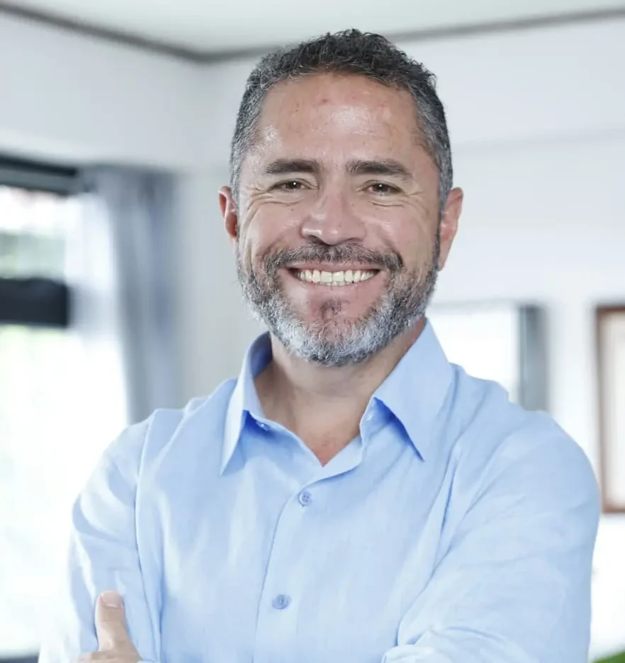 Retrato de Juan Andrés, especialista en odontología de MP Dental Clinic