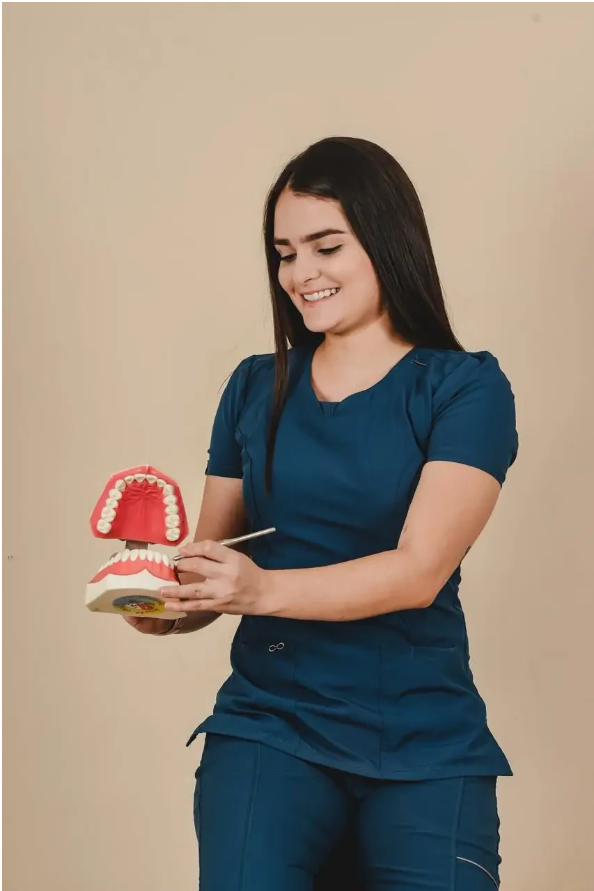 Retrato de Melanny Delgado, especialista en odontología de MP Dental Clinic